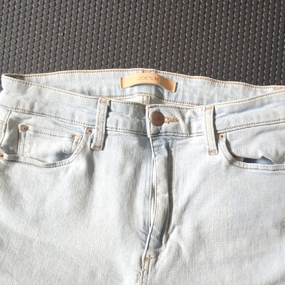 LAWLESS Light Blue Frayed Hem Ankle Jeans - Picture 4 of 6